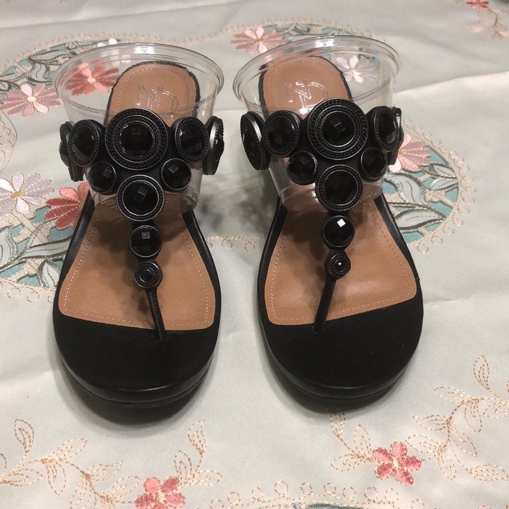 NEW DIRECTION FRESKA SANDALS